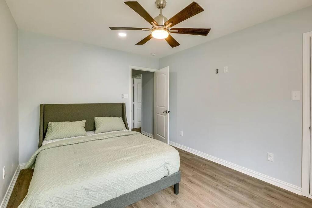 Vacation Home Lake Livingston! Onalaska Esterno foto